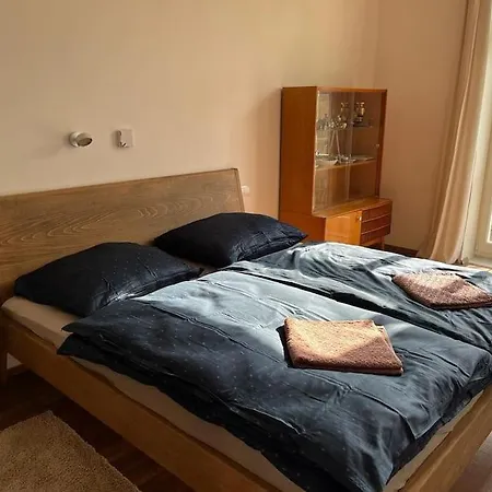 Mama's In Letna Apartment *